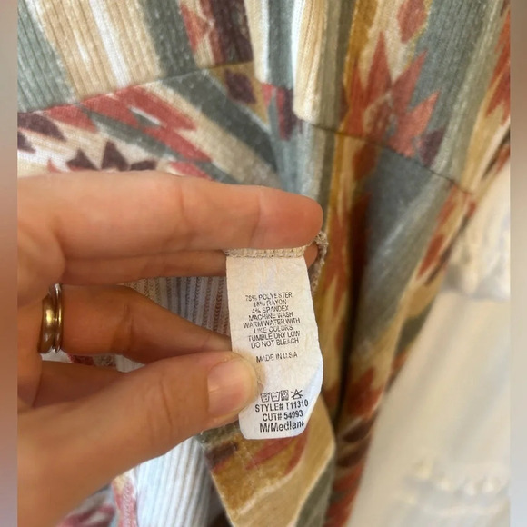 First love Aztec print blouse size M - Picture 4 of 5